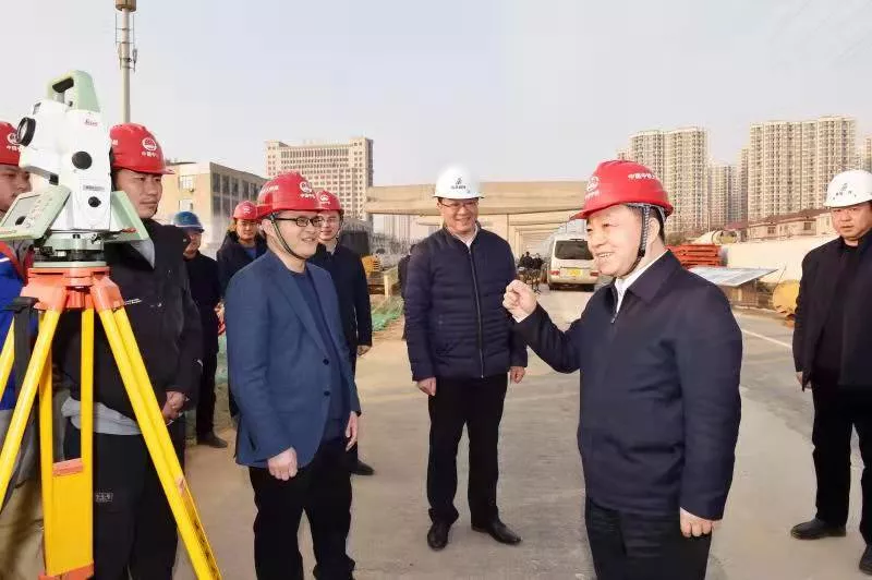 江西省委副書記、代省長(zhǎng)葉建春看望慰問(wèn)九洲高架東延項(xiàng)目一線職工